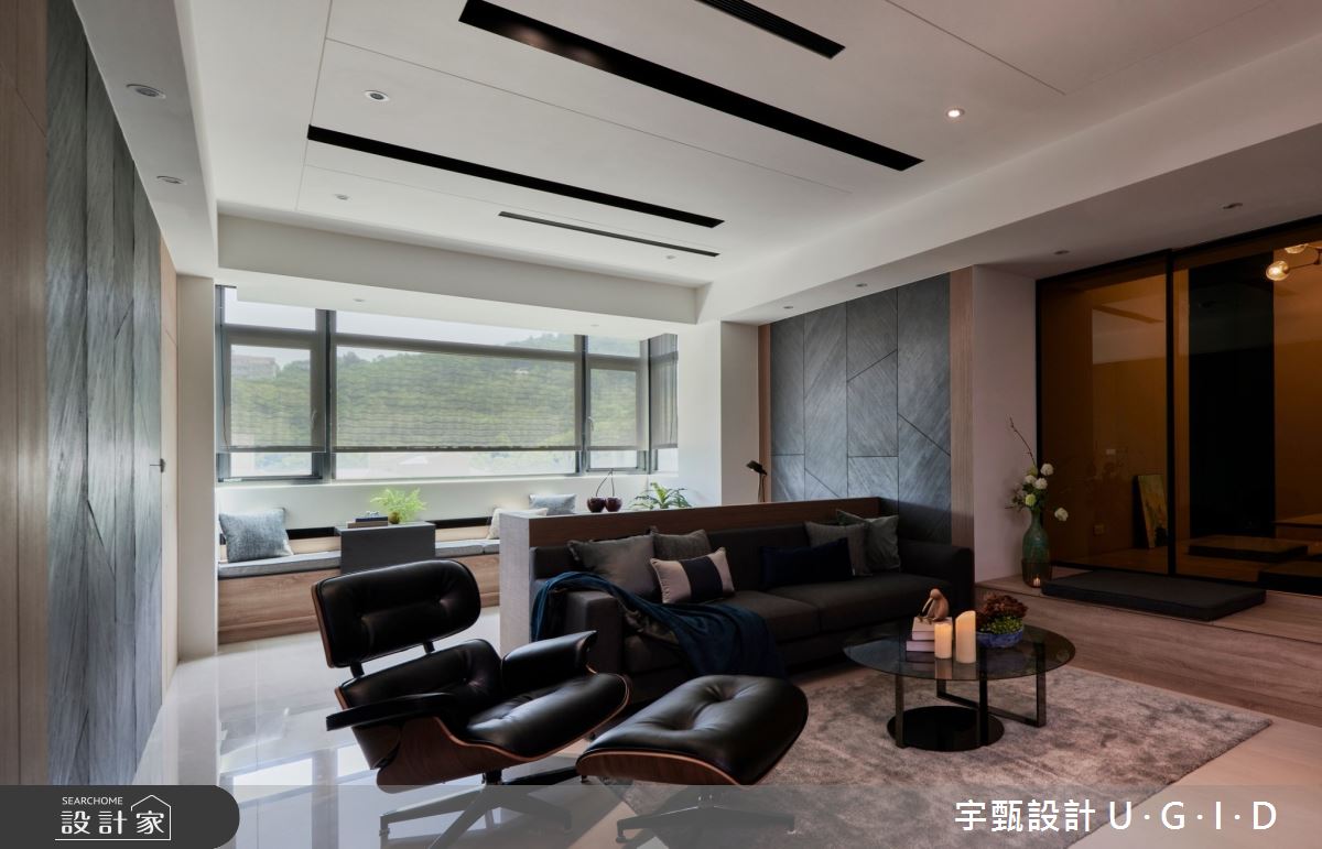 46坪空間裡，設計師以現代風為設計主軸，活用木紋磚、