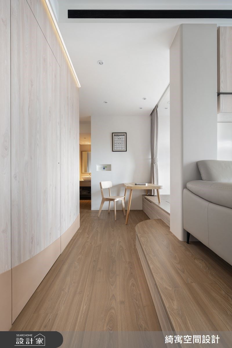 面對通膨低利的時代,物價不斷上漲,但薪水沒有漲。對