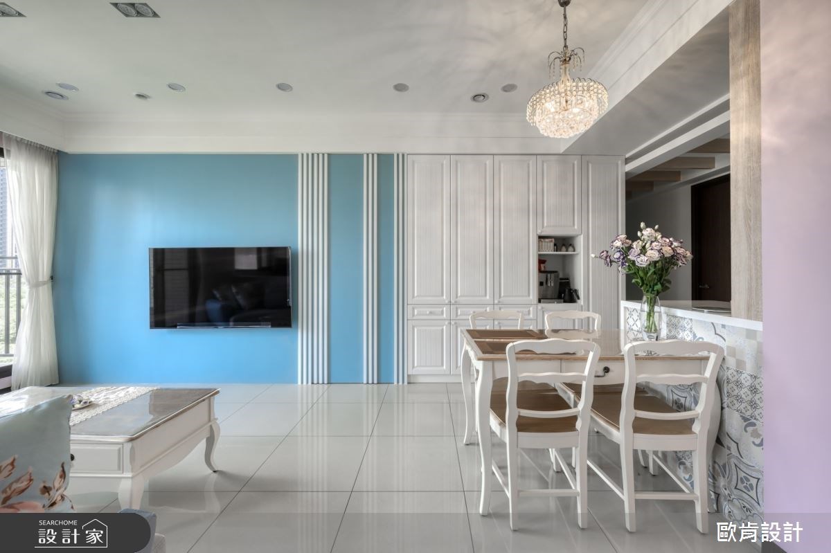 45 坪的住宅空間，是屋主夫妻和一對孩子的居所，女屋