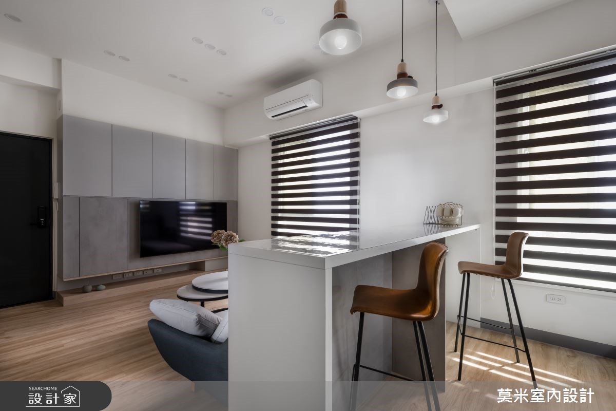 採用開放式設計的 25坪簡約宅，以溫潤木質和灰調為色
