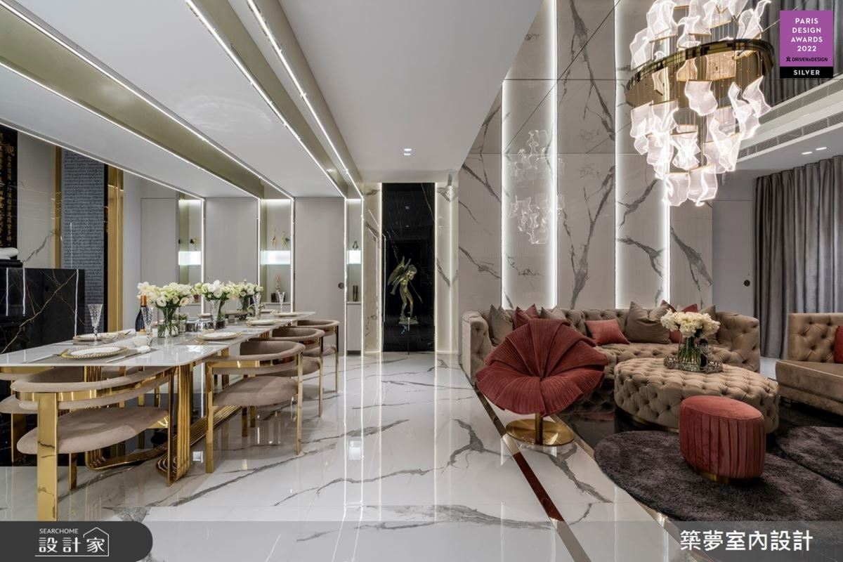 透過多個對稱中軸線的置入和端景延伸,線性、光帶、鏡像在公領域中優雅交織,創造精緻高挑的廳院氣場。