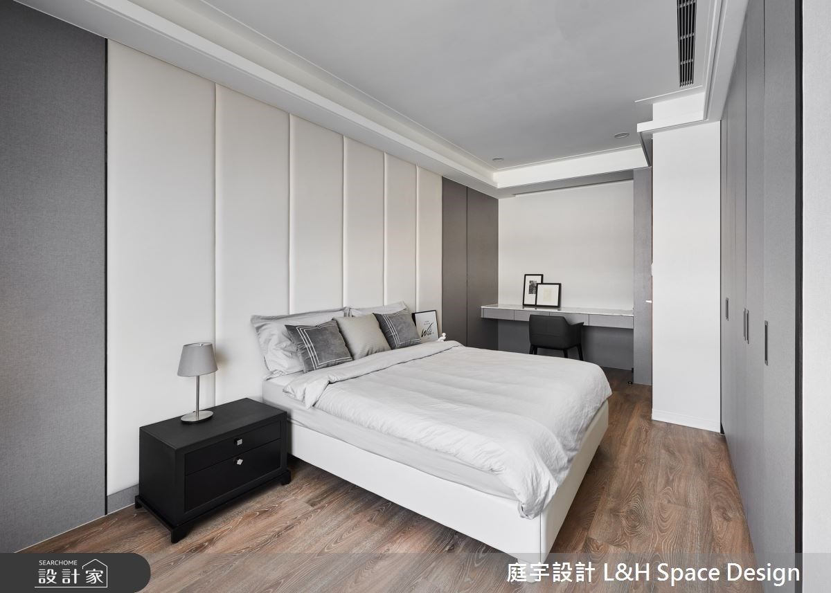 黑與白一直是設計師愛用的經典色系,不僅百搭,黃庭芝