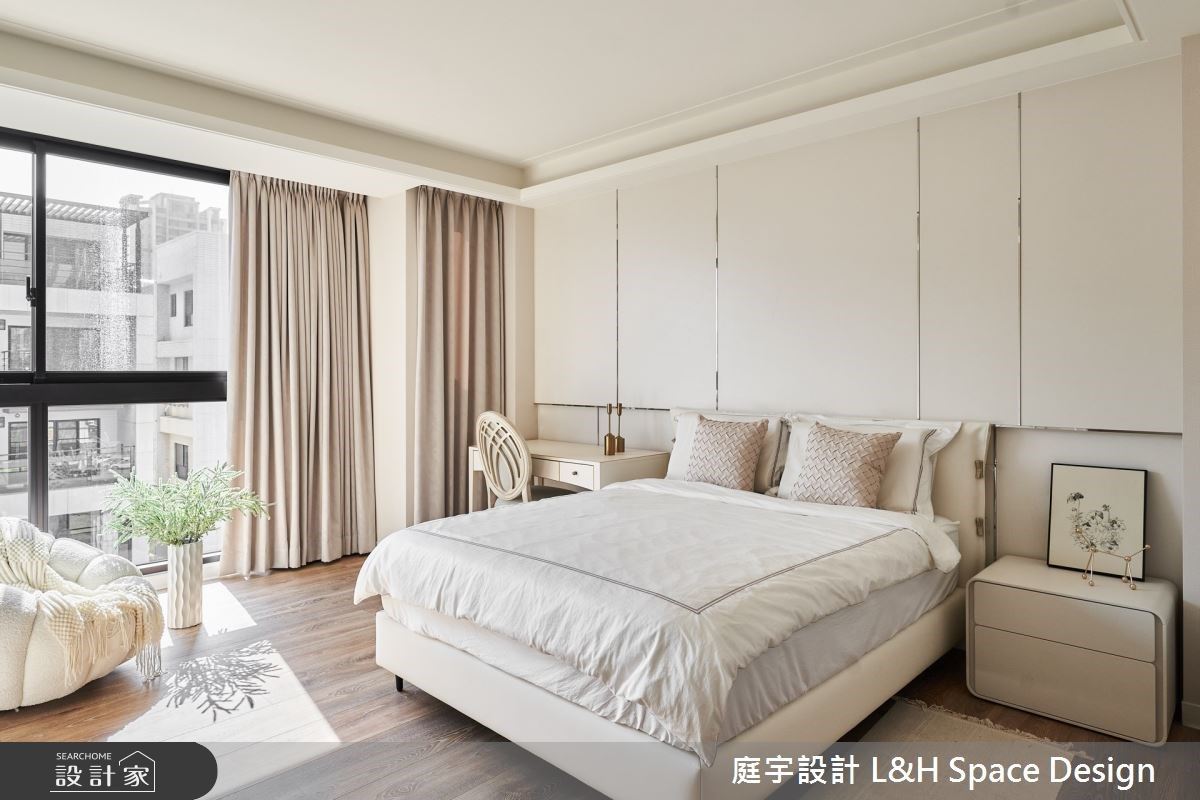 黑與白一直是設計師愛用的經典色系,不僅百搭,黃庭芝