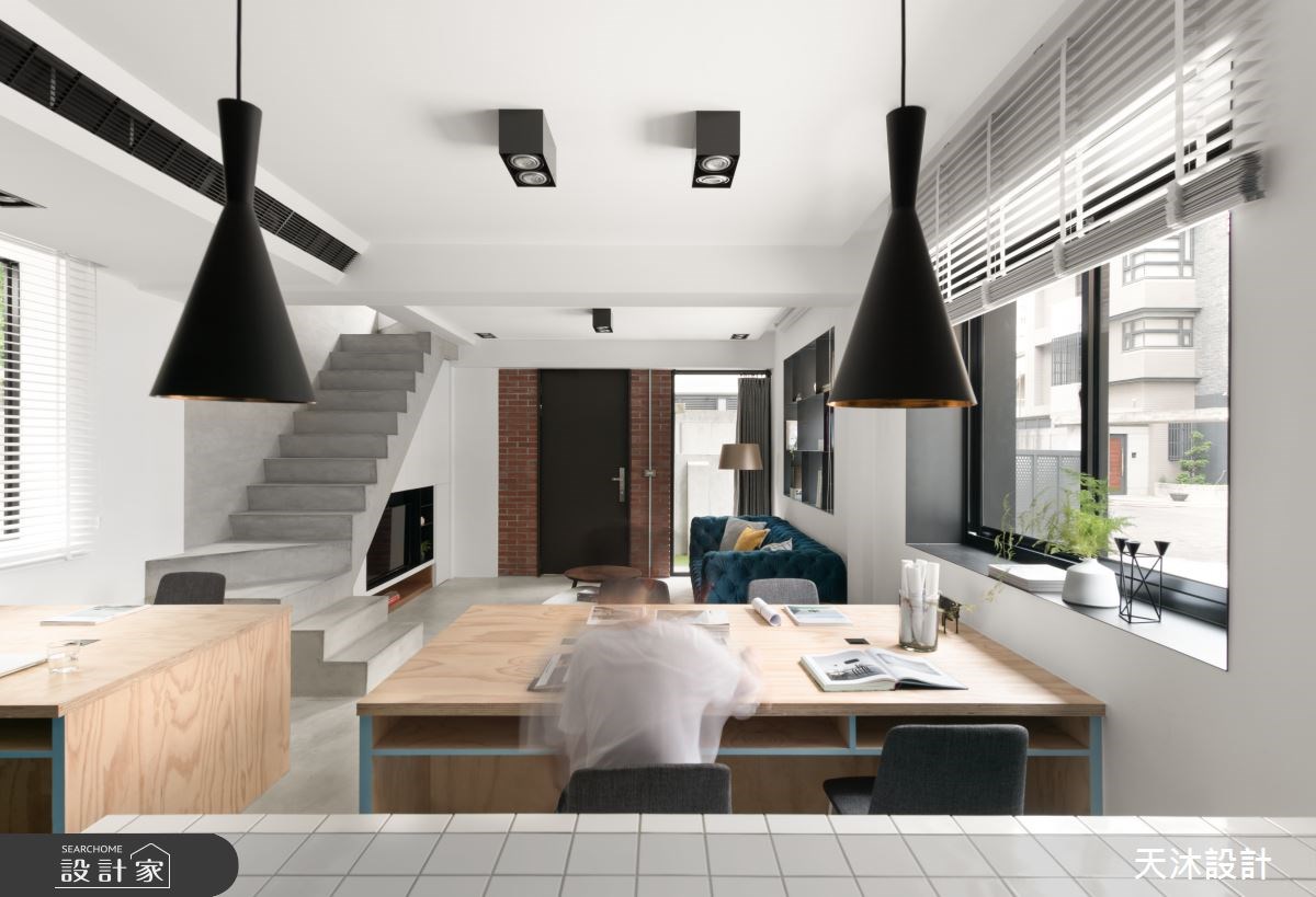欲滿足居家工作室機能複合的需求,利用獨棟透天的優勢