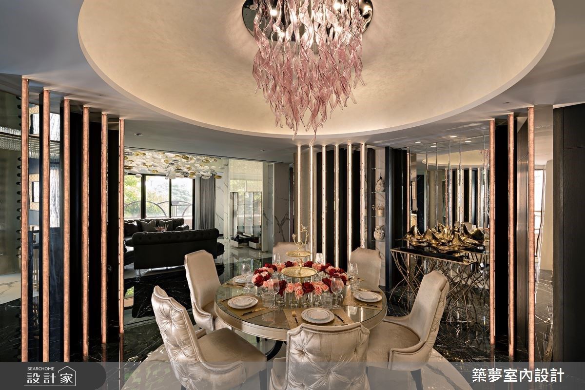 事業有成的女主人,心中一直有個豪宅夢。宅邸必須如皇