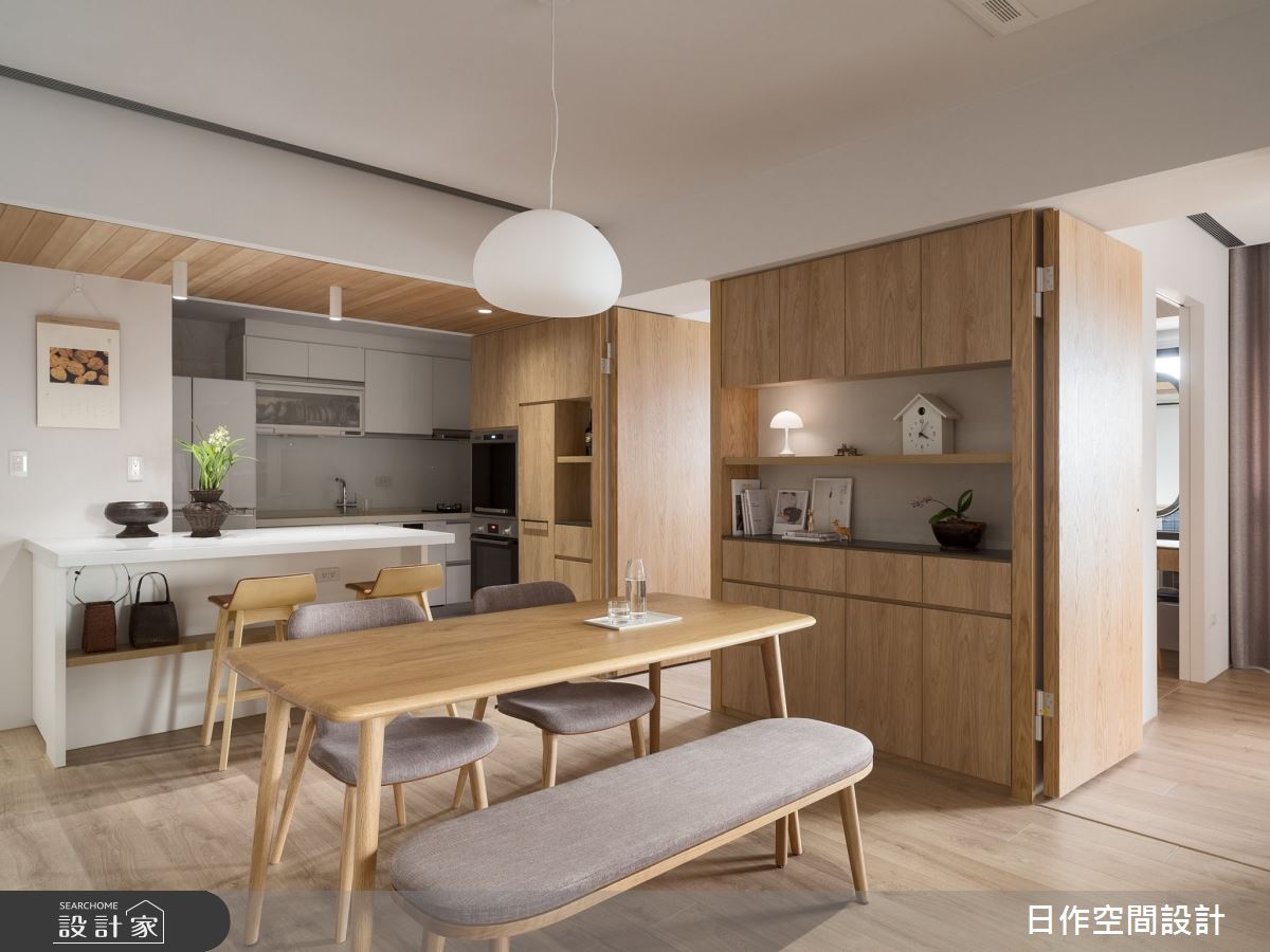 27坪、三房日式無印風空間裡,引入敞朗日光,照亮以白