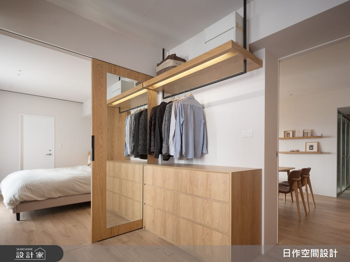 27坪、三房日式無印風空間裡,引入敞朗日光,照亮以白