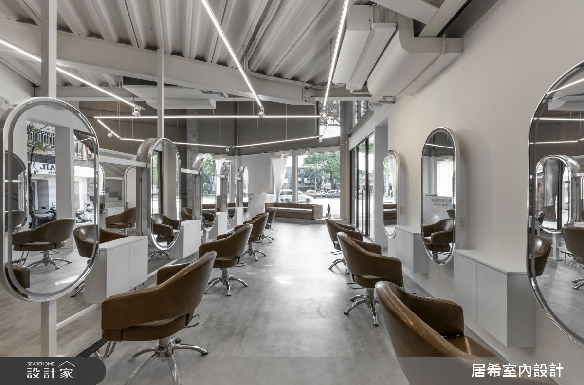 此案為45坪中古屋翻新,以Reform Hair Salon的輕工業