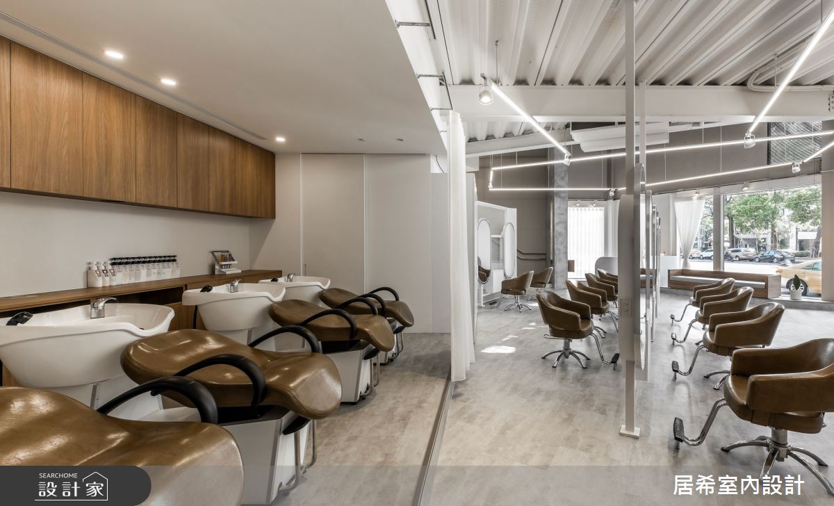此案為45坪中古屋翻新,以Reform Hair Salon的輕工業