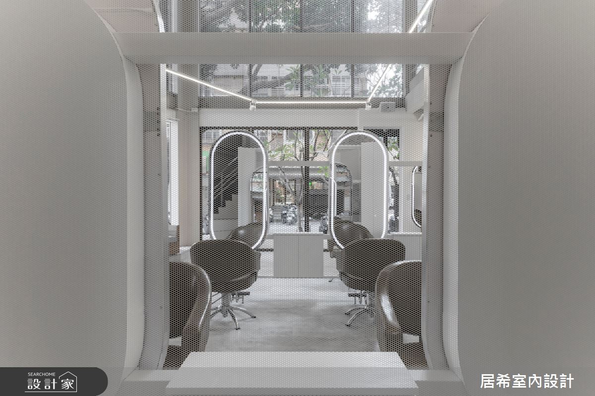 此案為45坪中古屋翻新,以Reform Hair Salon的輕工業