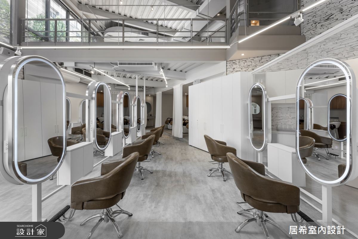 此案為45坪中古屋翻新,以Reform Hair Salon的輕工業
