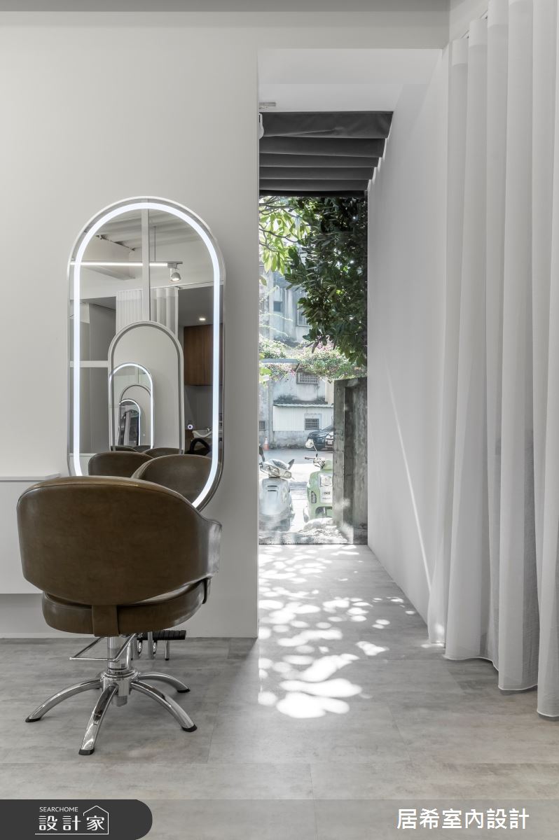 此案為45坪中古屋翻新,以Reform Hair Salon的輕工業