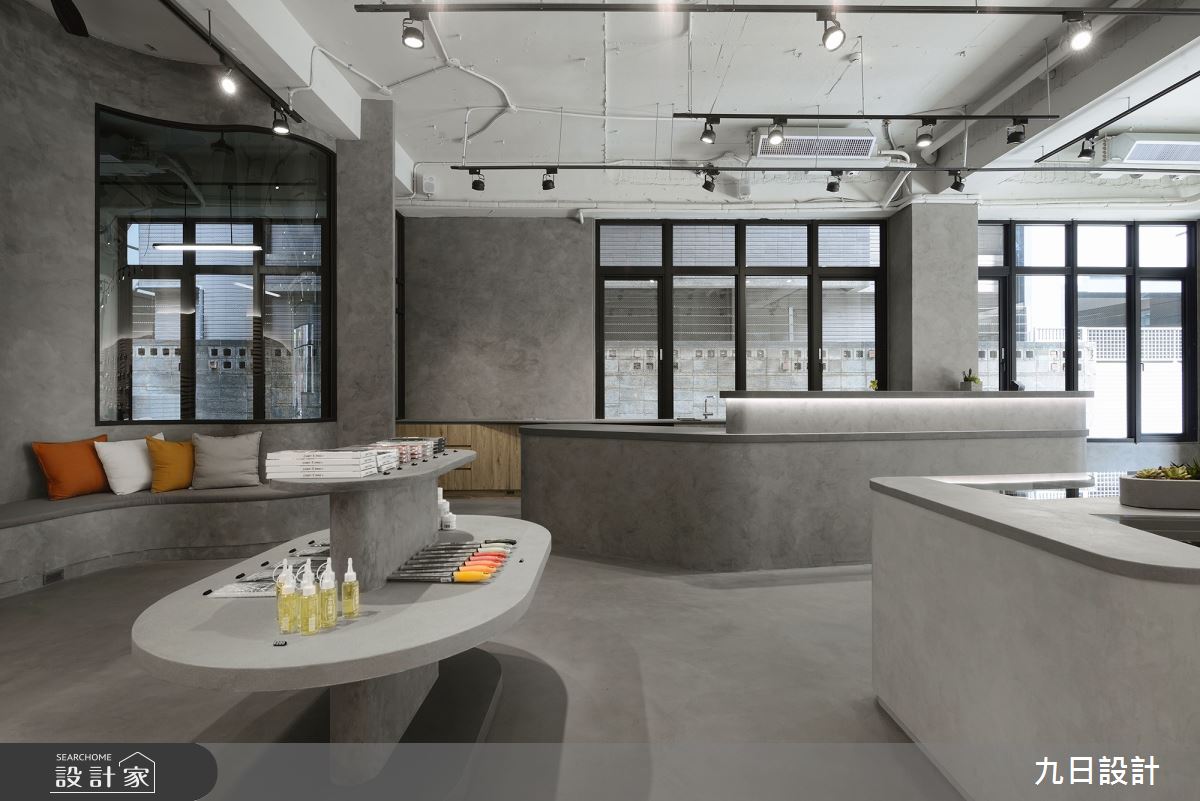 室內29坪的中古屋規劃為販售日本製刀職人手工打造的刀