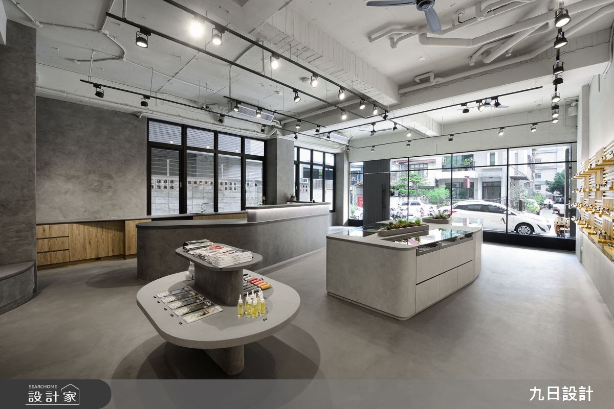 室內29坪的中古屋規劃為販售日本製刀職人手工打造的刀