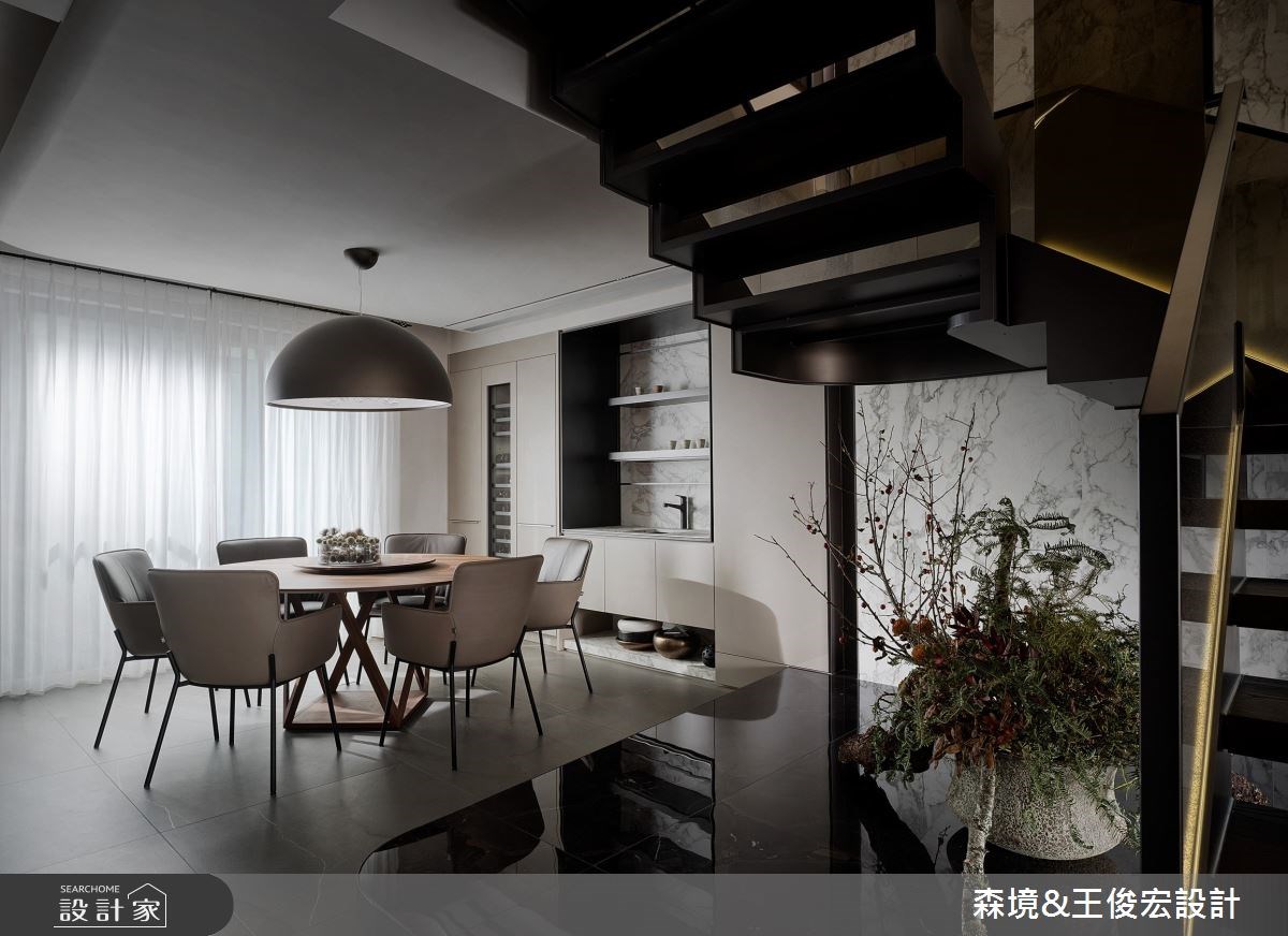 80坪現代風樓中樓，屋主是事業有成的高階女主管，對於