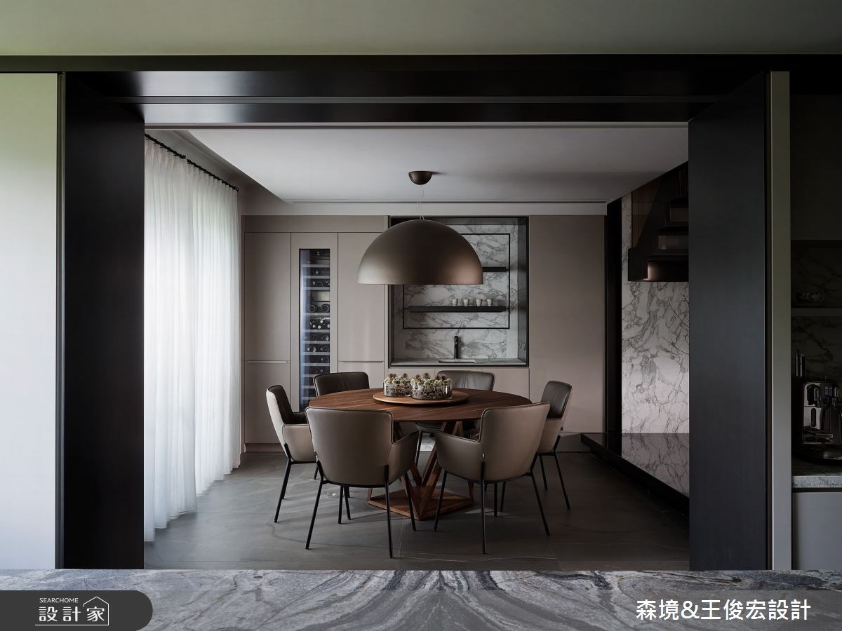 80坪現代風樓中樓，屋主是事業有成的高階女主管，對於