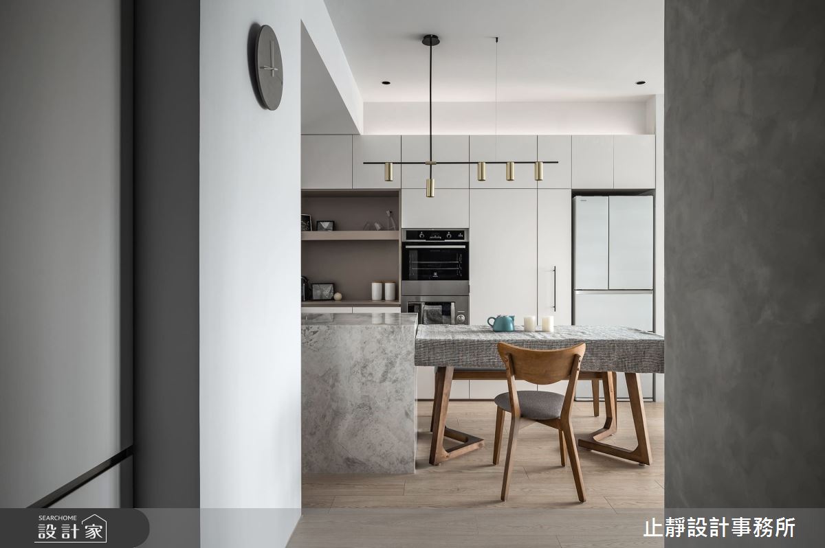 室內坪數20坪的現代風精品宅以沉穩灰色調鋪敘沉靜空間