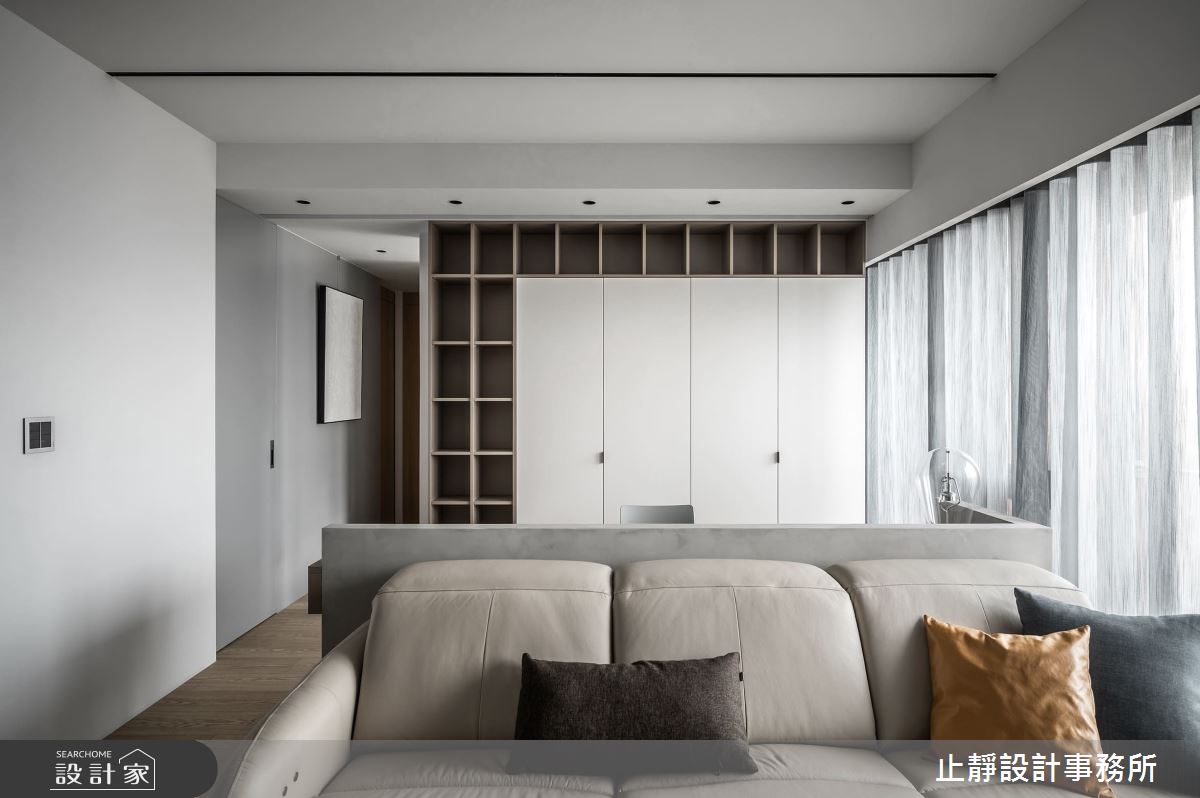 室內坪數20坪的現代風精品宅以沉穩灰色調鋪敘沉靜空間