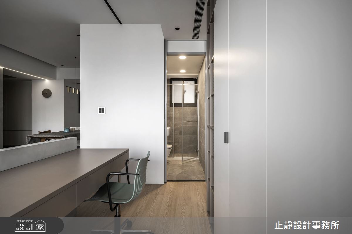 室內坪數20坪的現代風精品宅以沉穩灰色調鋪敘沉靜空間