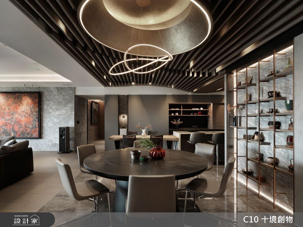 餐區立面以金屬特殊漆,細膩烘托光影層次變化。