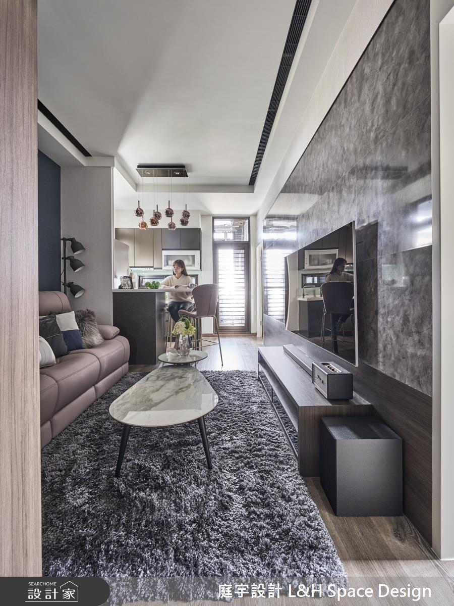 15坪的新成屋以Affordable Luxury概念為基底,將美感