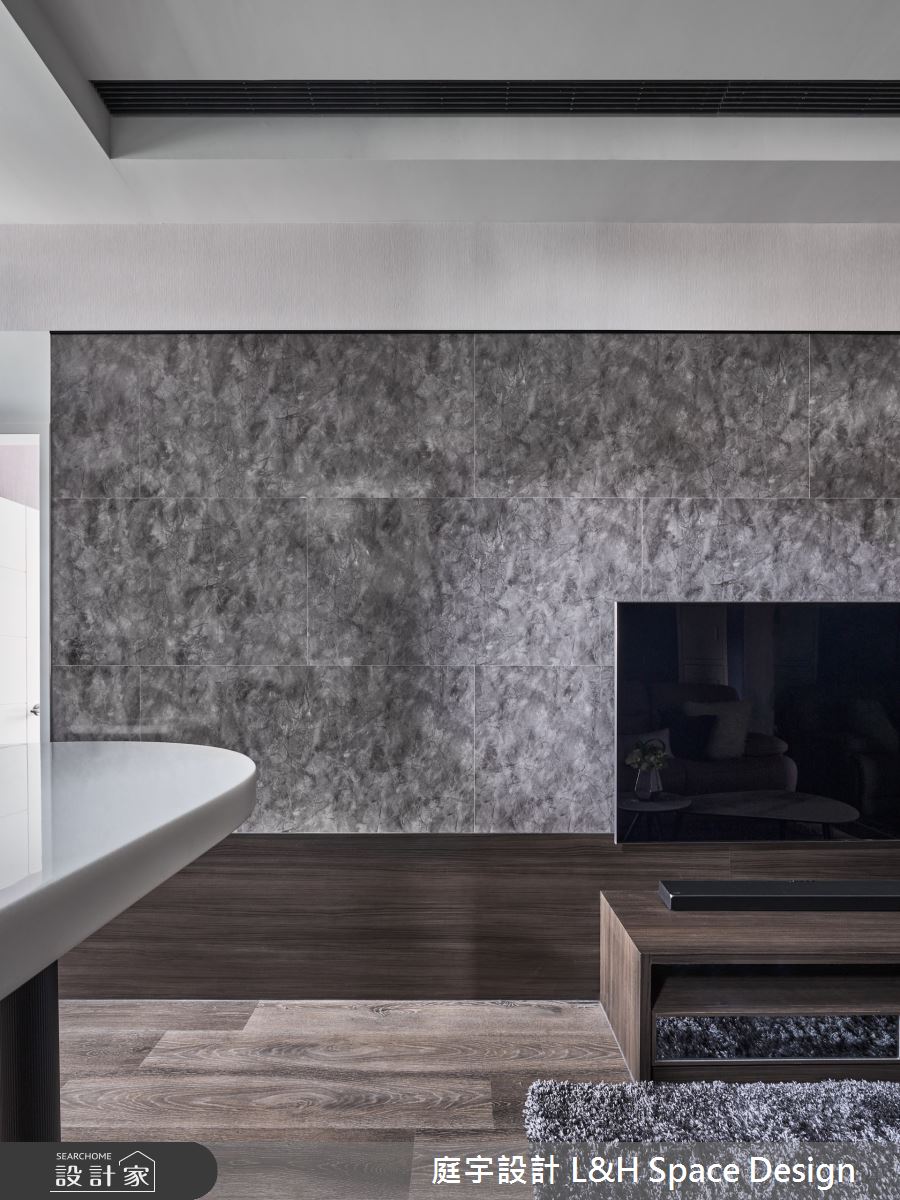 15坪的新成屋以Affordable Luxury概念為基底,將美感