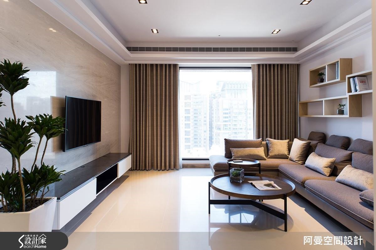 34坪新成屋，在大篇幅留白的畫面裡，以暖心的大地色調