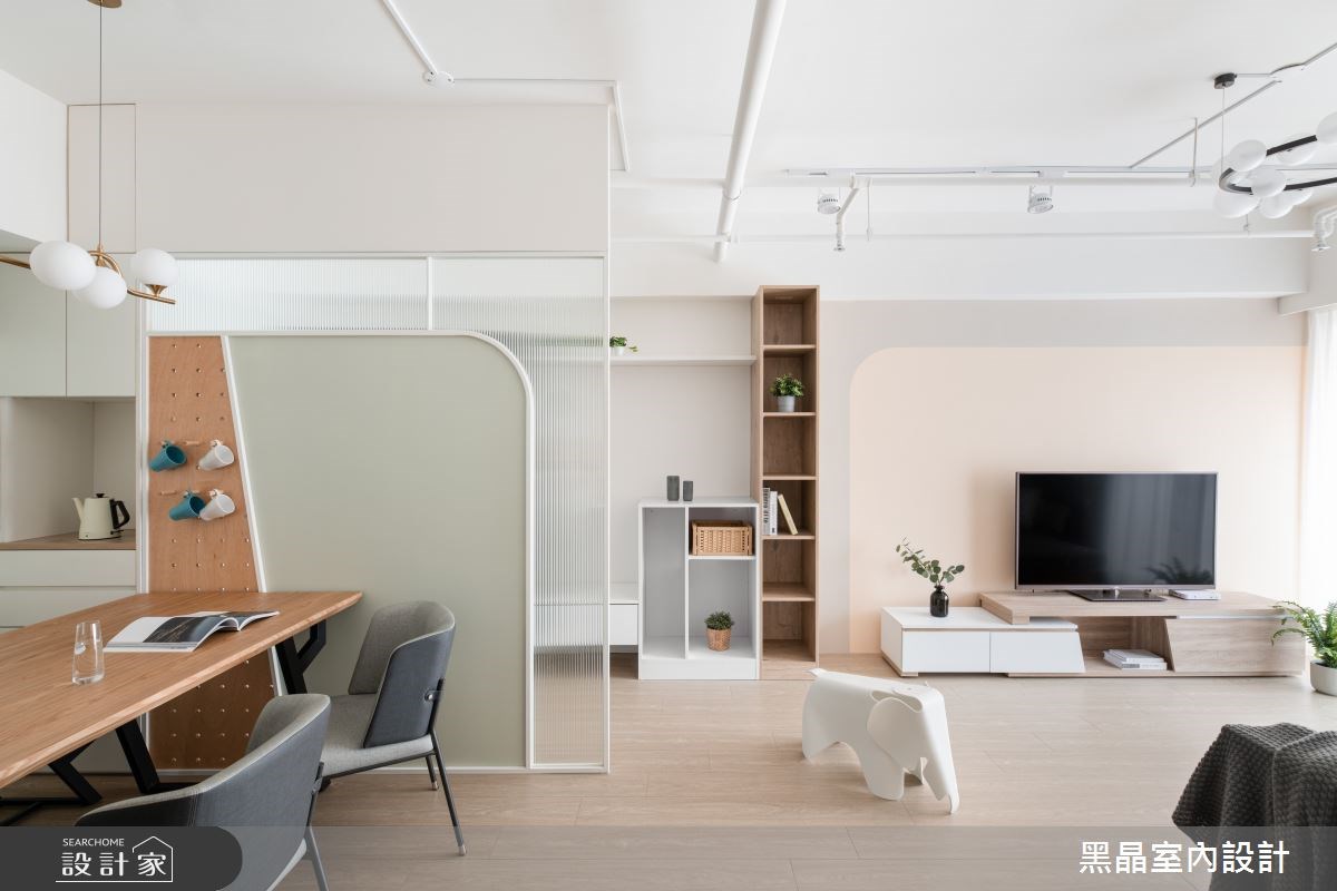 屋主夫妻帶著三名子女，即將搬入這間25坪新居，希望在