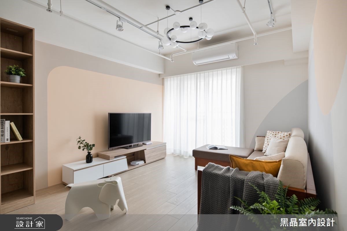 屋主夫妻帶著三名子女，即將搬入這間25坪新居，希望在