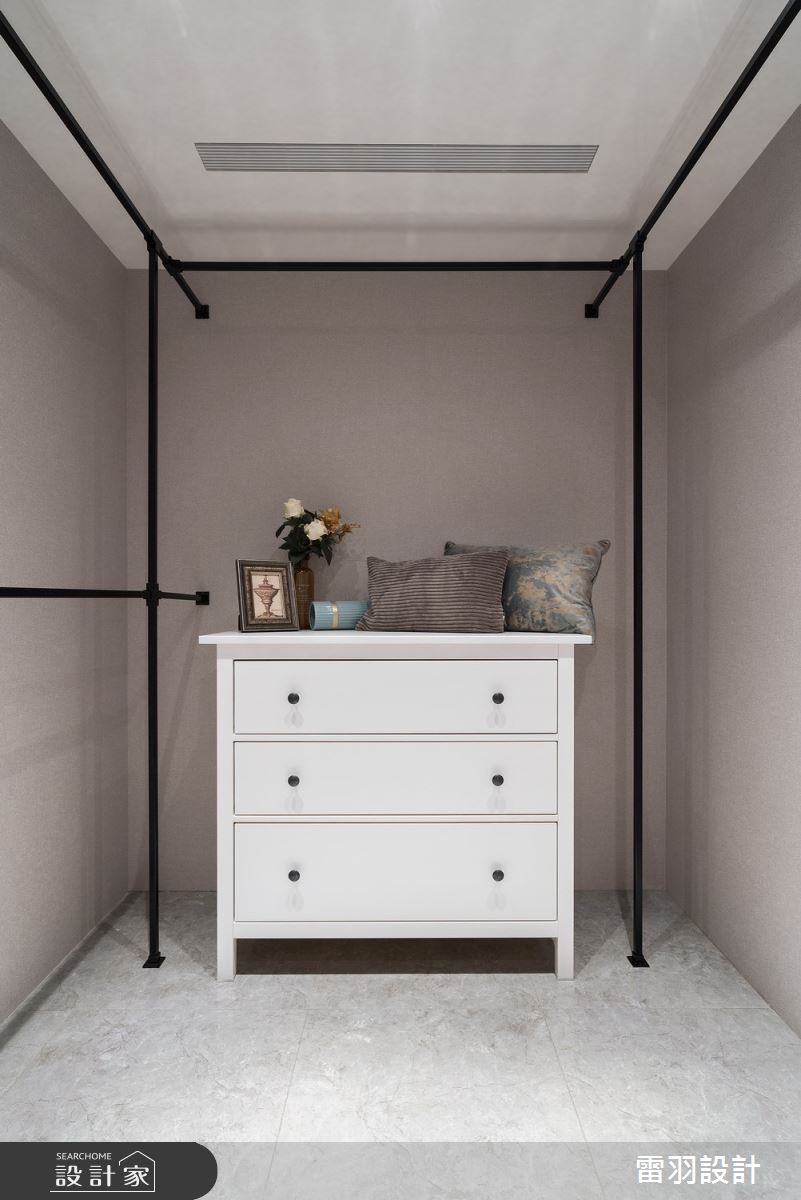 室內14坪空間原屋況收納不足、廊道狹窄無鞋櫃且具風水