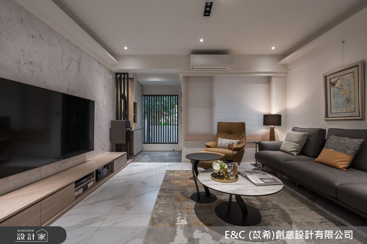 座落在山區的 30 坪老宅,屋齡高達 50 年,老舊的管線