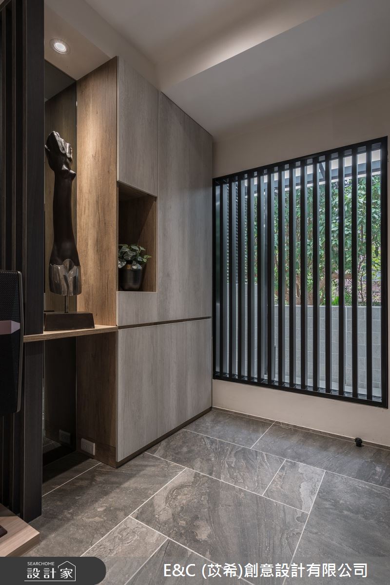 座落在山區的 30 坪老宅,屋齡高達 50 年,老舊的管線