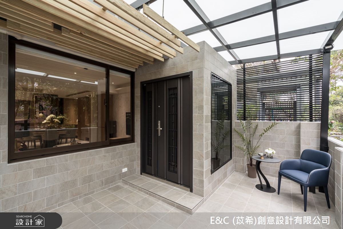 座落在山區的 30 坪老宅,屋齡高達 50 年,老舊的管線