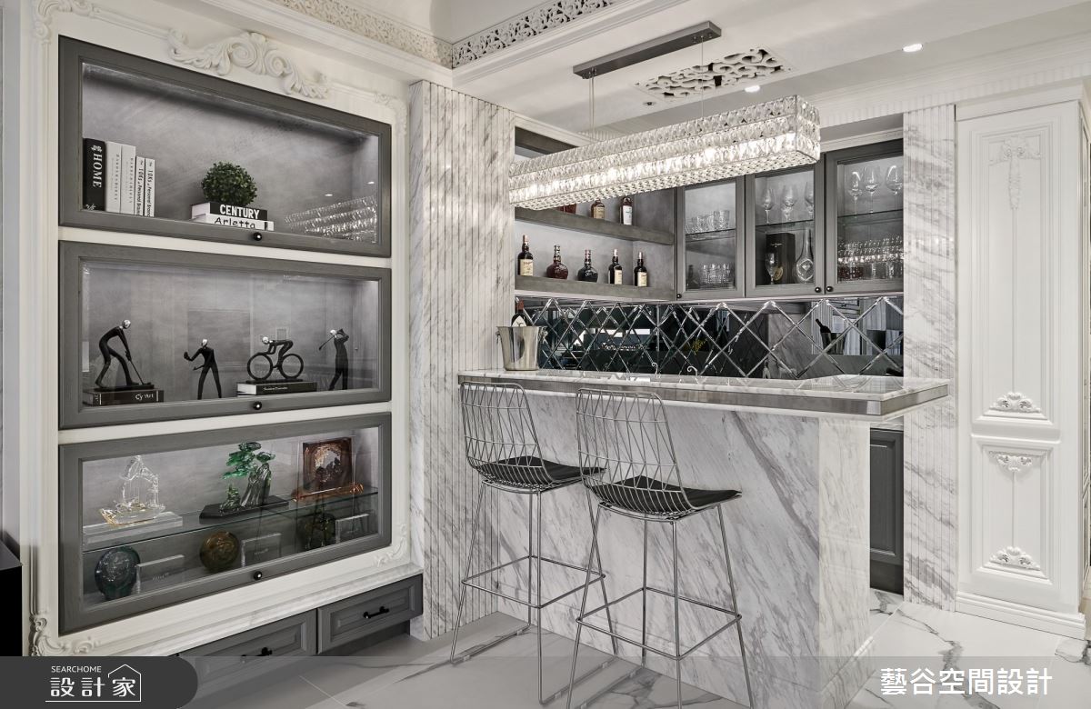 48坪新古典宅邸裡,透過大量白色為基底,左入淡雅石材