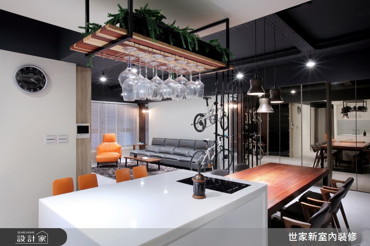 以時尚黑白色調為主軸的 39 坪混搭風住宅，設計師將屋