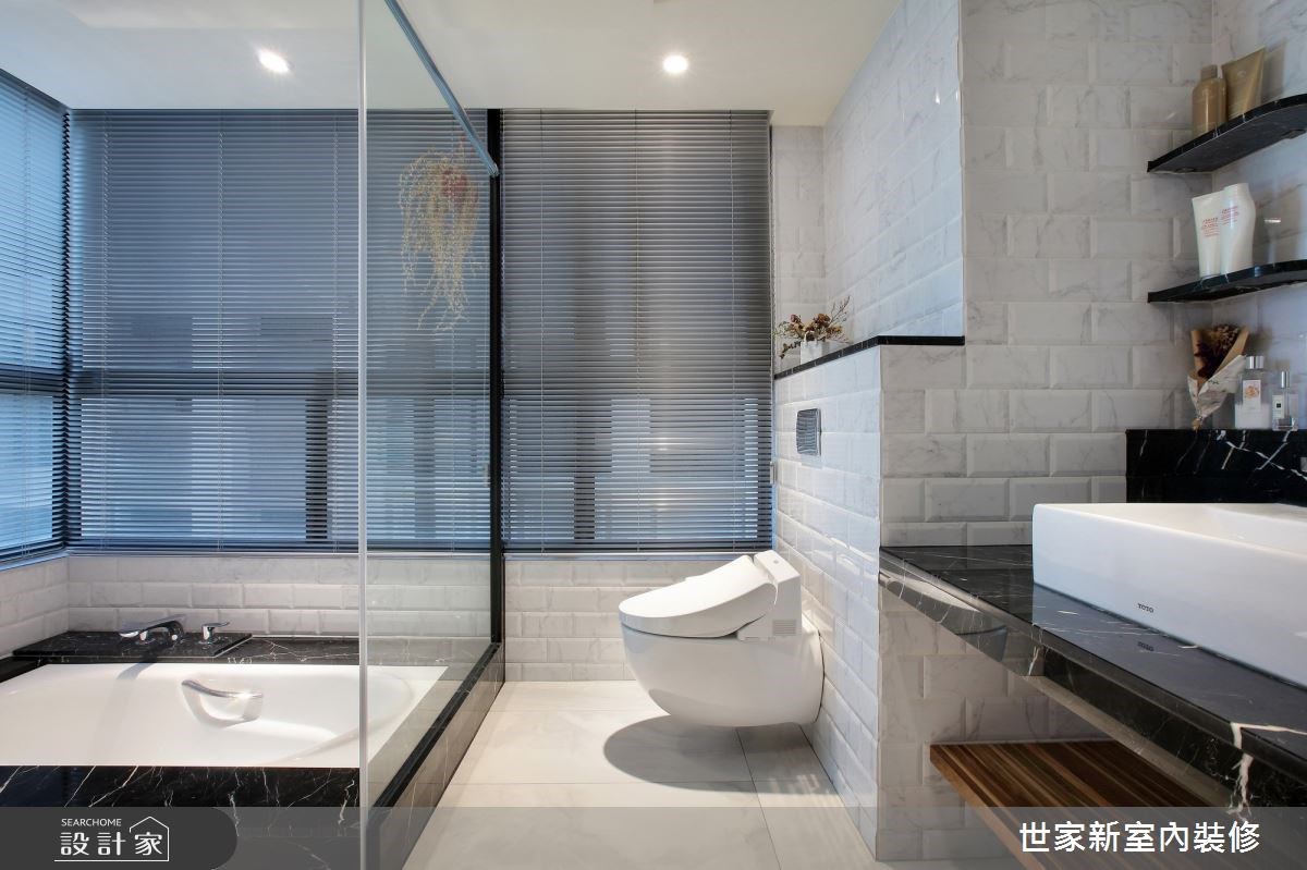 以時尚黑白色調為主軸的 39 坪混搭風住宅，設計師將屋