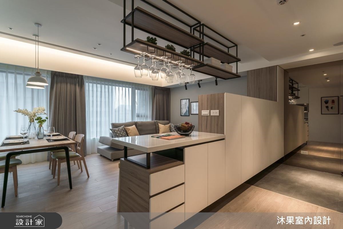 喜歡一起品酌紅酒的屋主夫妻,非常著迷陳年葡萄酒的深