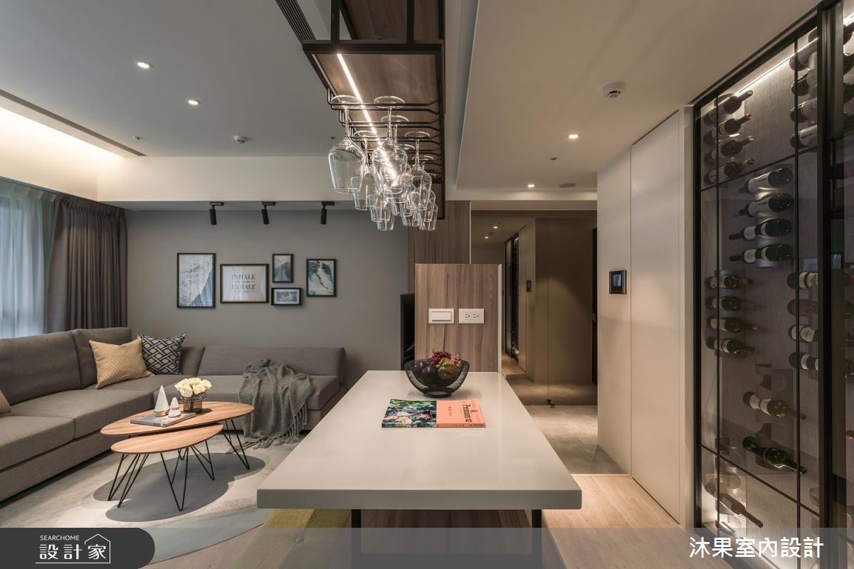 喜歡一起品酌紅酒的屋主夫妻,非常著迷陳年葡萄酒的深