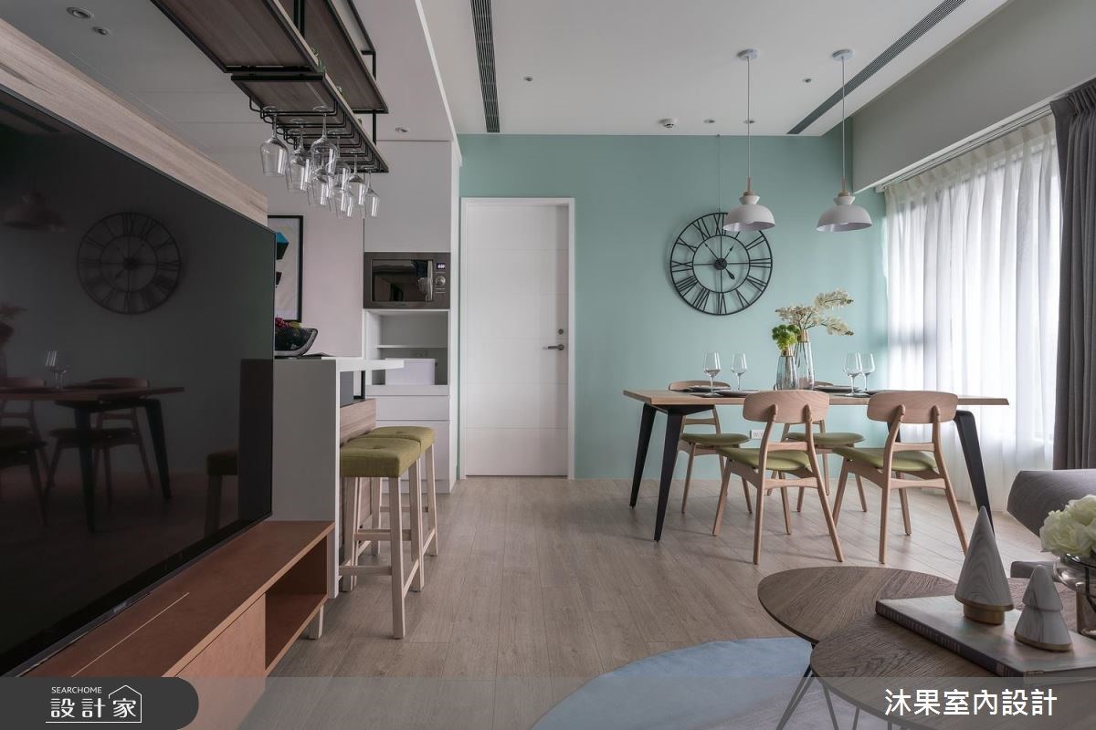 喜歡一起品酌紅酒的屋主夫妻,非常著迷陳年葡萄酒的深