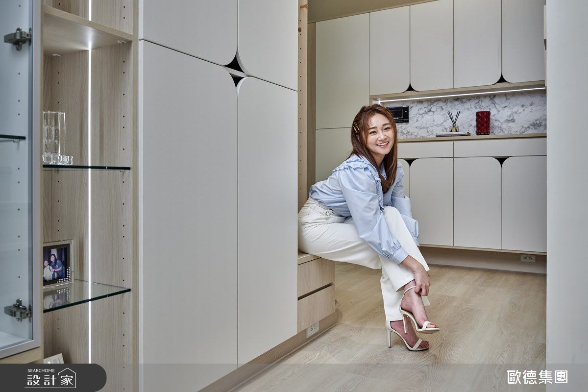 與家人感情和睦的張文綺，努力多年買下新屋，選用歐德綠建材讓家人住的開心、住的健康，真正實現成「家」夢想，共享天倫樂。