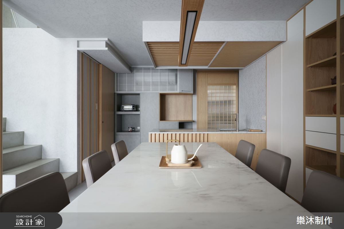 45坪的中古屋居住成員為一家四口，原始屋高為4.6米，