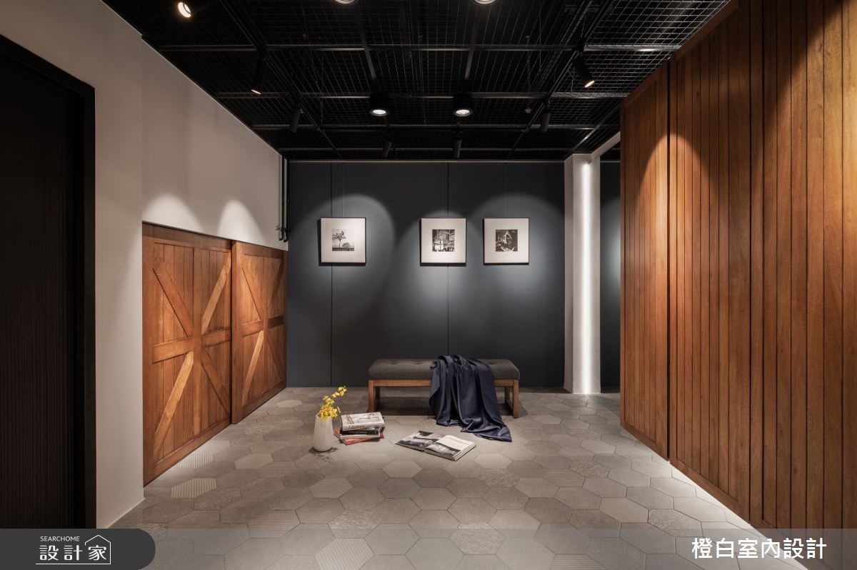 在90坪混搭風透天別墅裡，藉由簡約、現代線條描繪空間