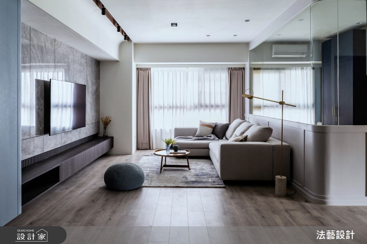 推開大門，26 坪新成屋以石材和木作打造穿透感鞋櫃，