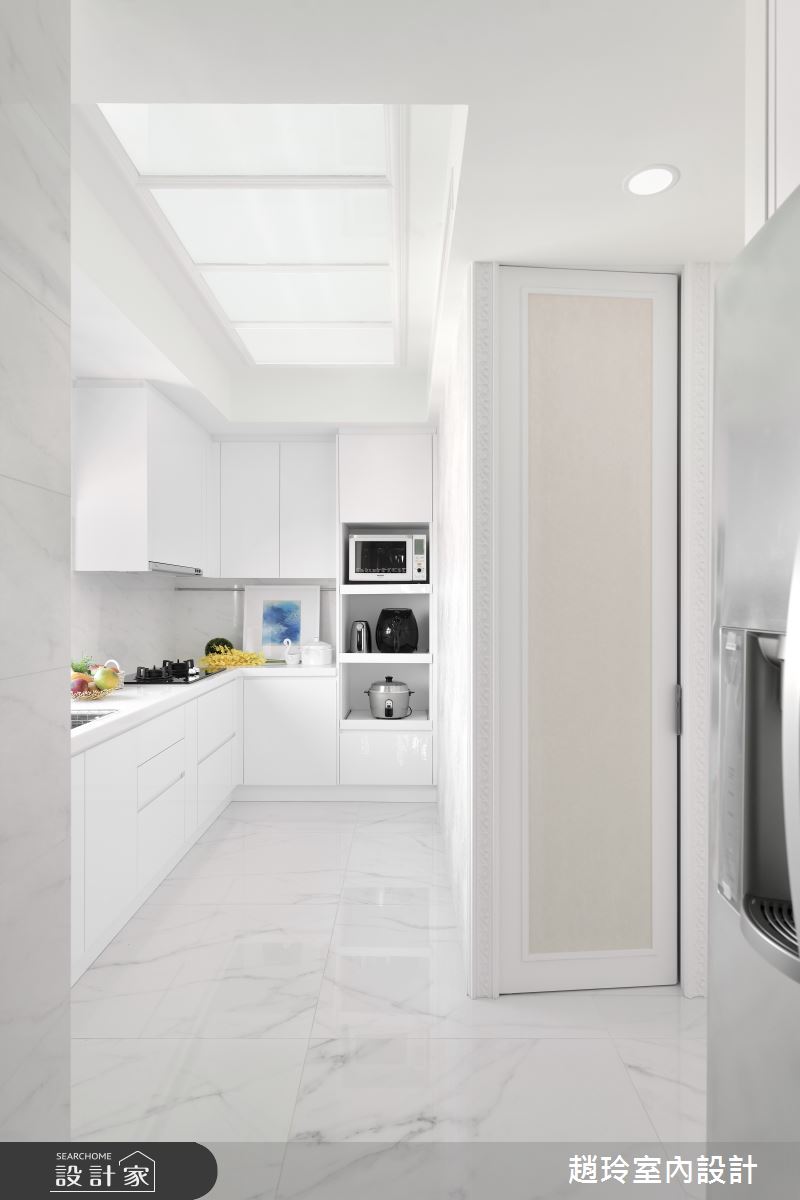 85坪的毛胚屋透過設計師解決風水與樑柱問題，整合裝潢