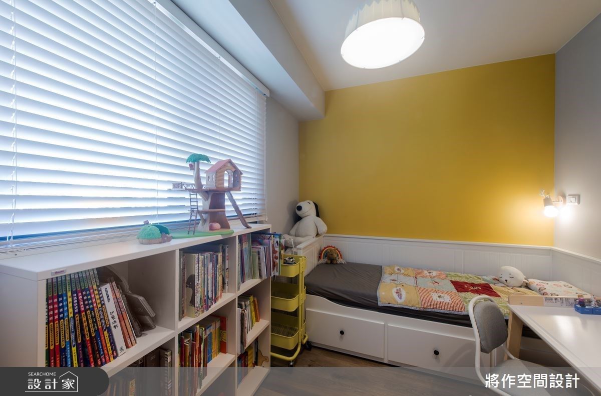 屋主當時衝動買下這間 28 坪老屋，日後卻發現廚房位處