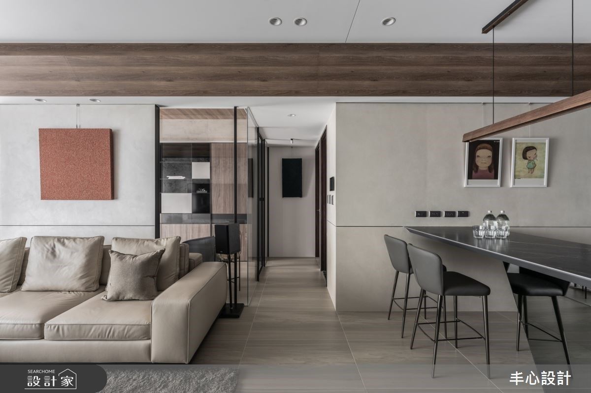 熱情好客的男屋主，對於咖啡、藏酒很有研究，平時還愛