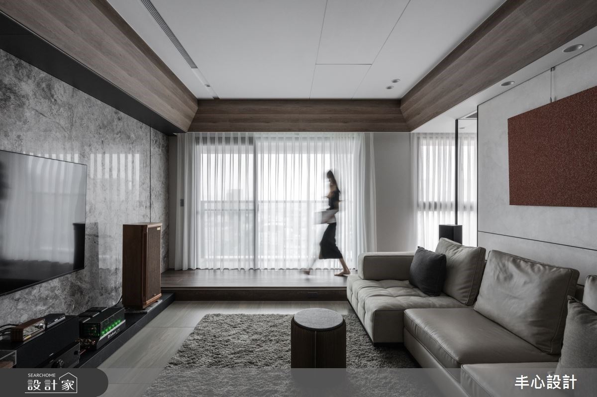 熱情好客的男屋主，對於咖啡、藏酒很有研究，平時還愛