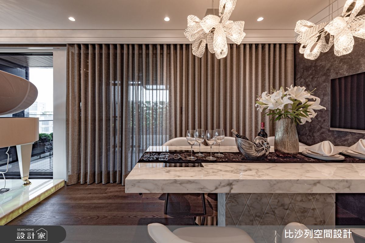 客廳，是豪宅設計的主軸。開放的公領域裡，串連領域機