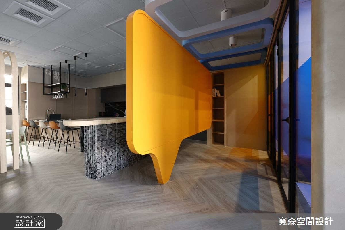 這間中古屋改造的201坪商業空間，是致力於發展太陽能