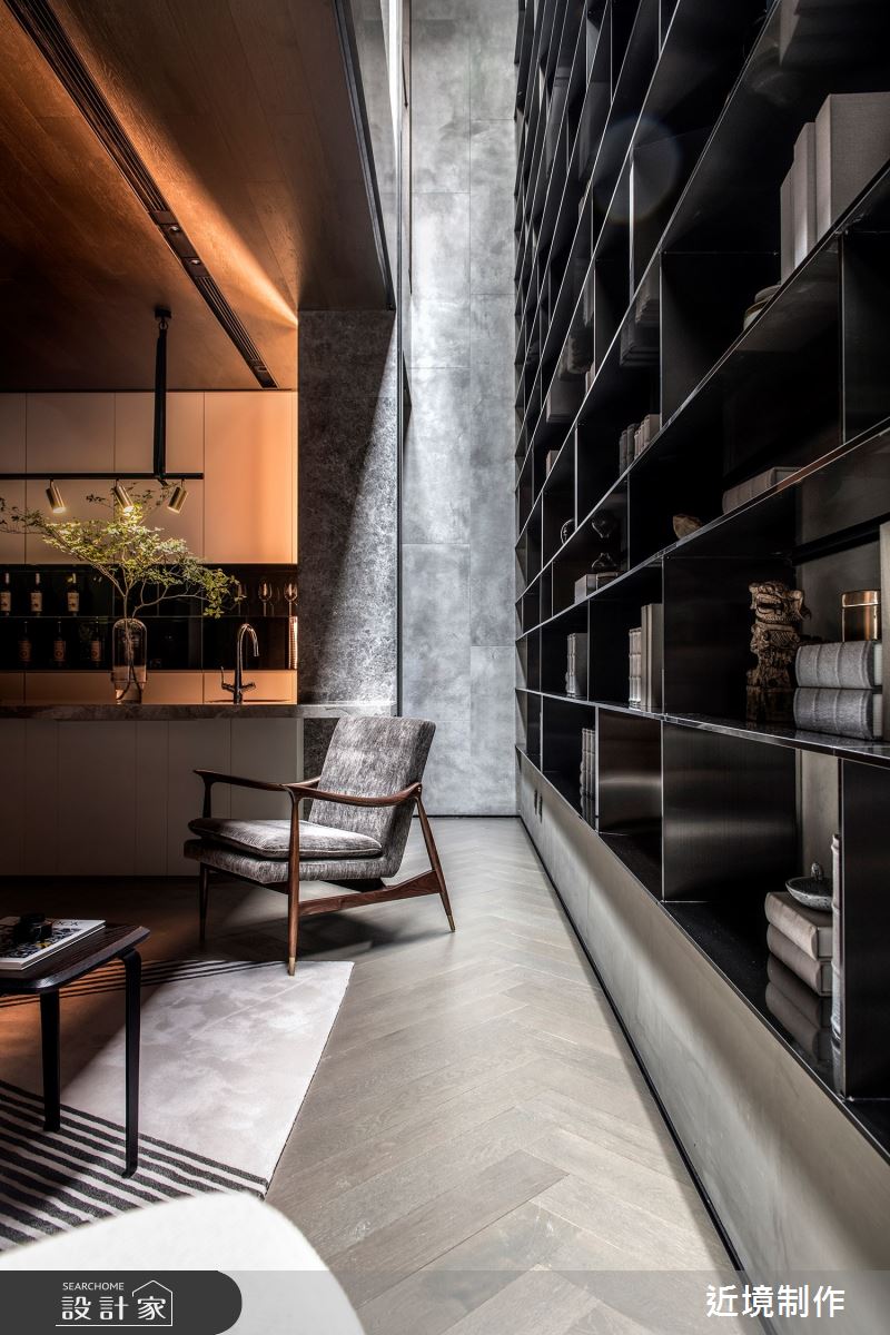 逾百坪豪邸裡，引天光、開拓空間尺度，且選用大自然元